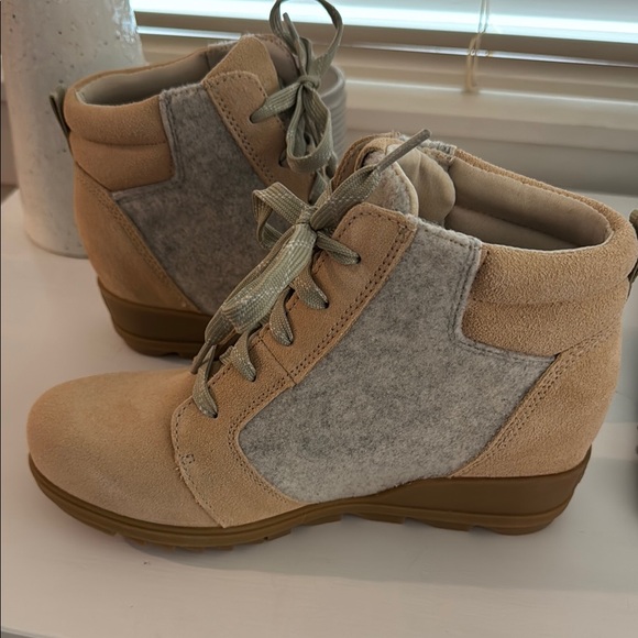 Sorel Tan and Gray Ankle Boots with Lace-Up Design - Picture 2 of 4